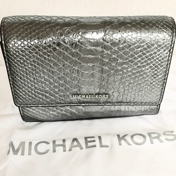 Michael Kors Handbags - New Authentic MK Ruby Medium crossbody Pewter